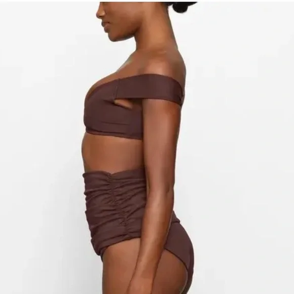 SKIMS Shaping Swim Off-the-shoulder Top sz.S Cocoa NWOT - Picture 2 of 7